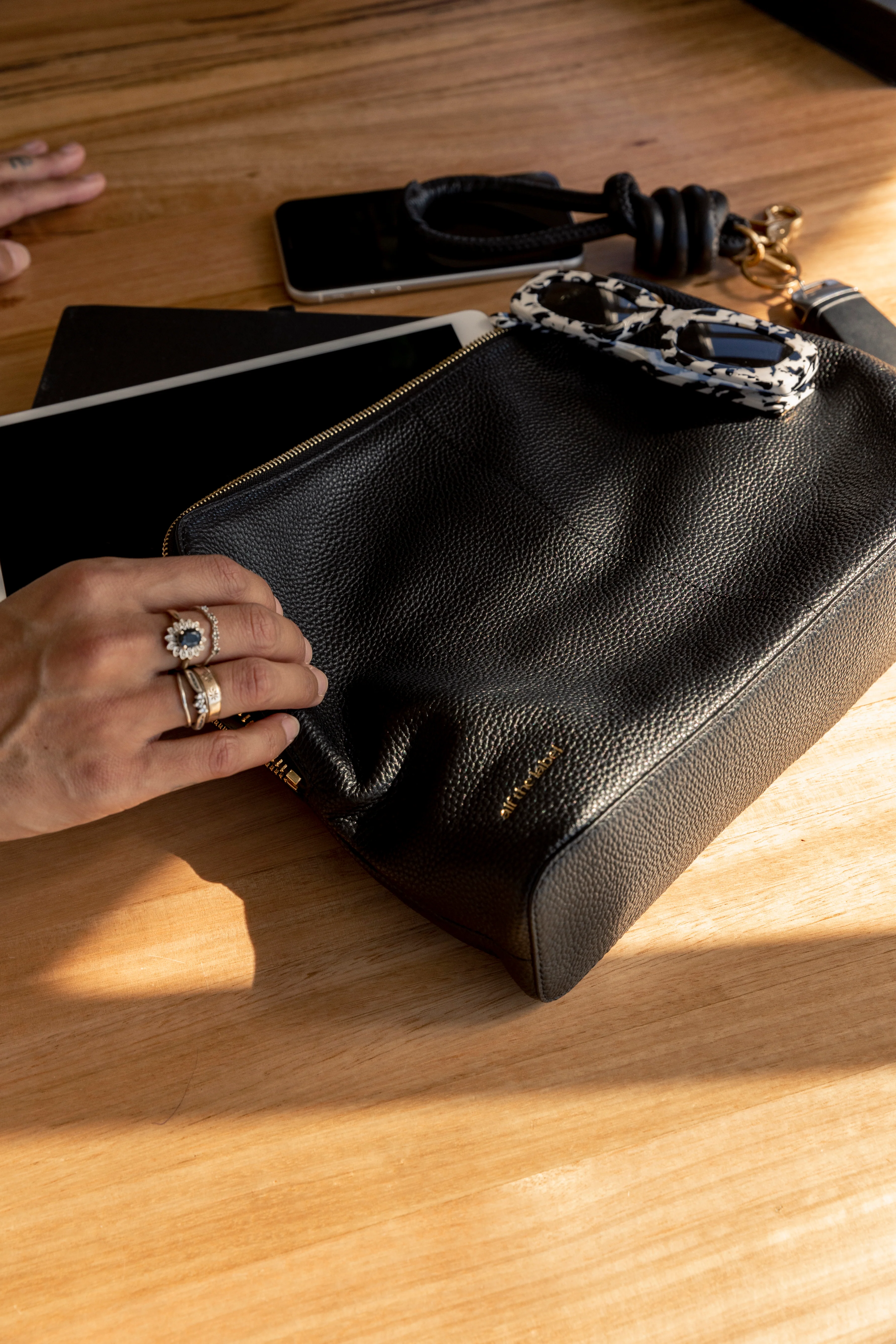 Luxe Grande Pouch - Black - Image 3