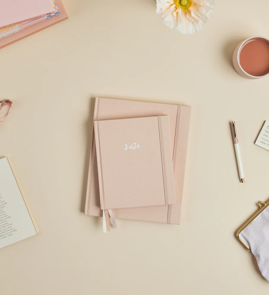 2024 Planner | Signature | Vertical Weekly | Amore - Image 4