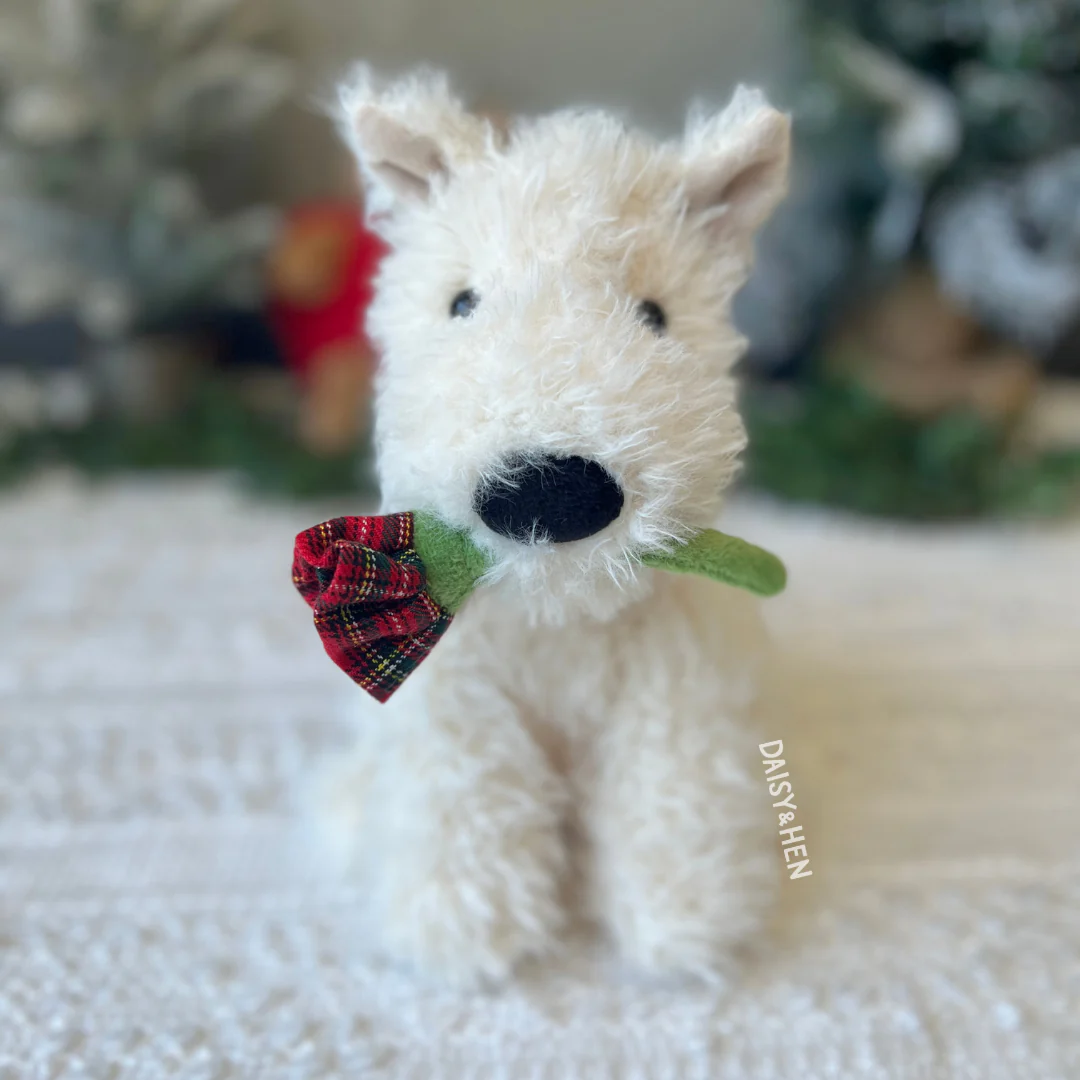 Jellycat Munro Dog Holding Rose - Image 10