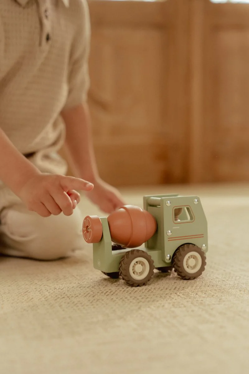 Wooden Cement Truck - Image 3
