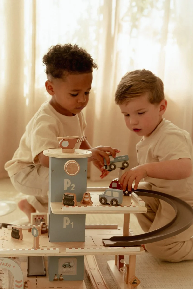 Wooden Play Garage - Image 5