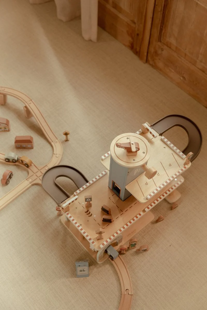 Wooden Play Garage - Image 6
