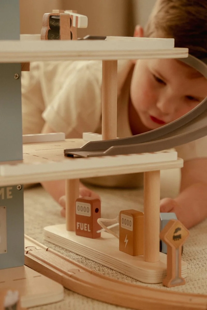 Wooden Play Garage - Image 8