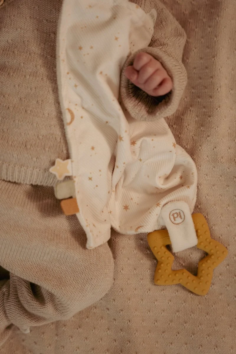 Cuddle Cloth with Teething Ring - Image 4