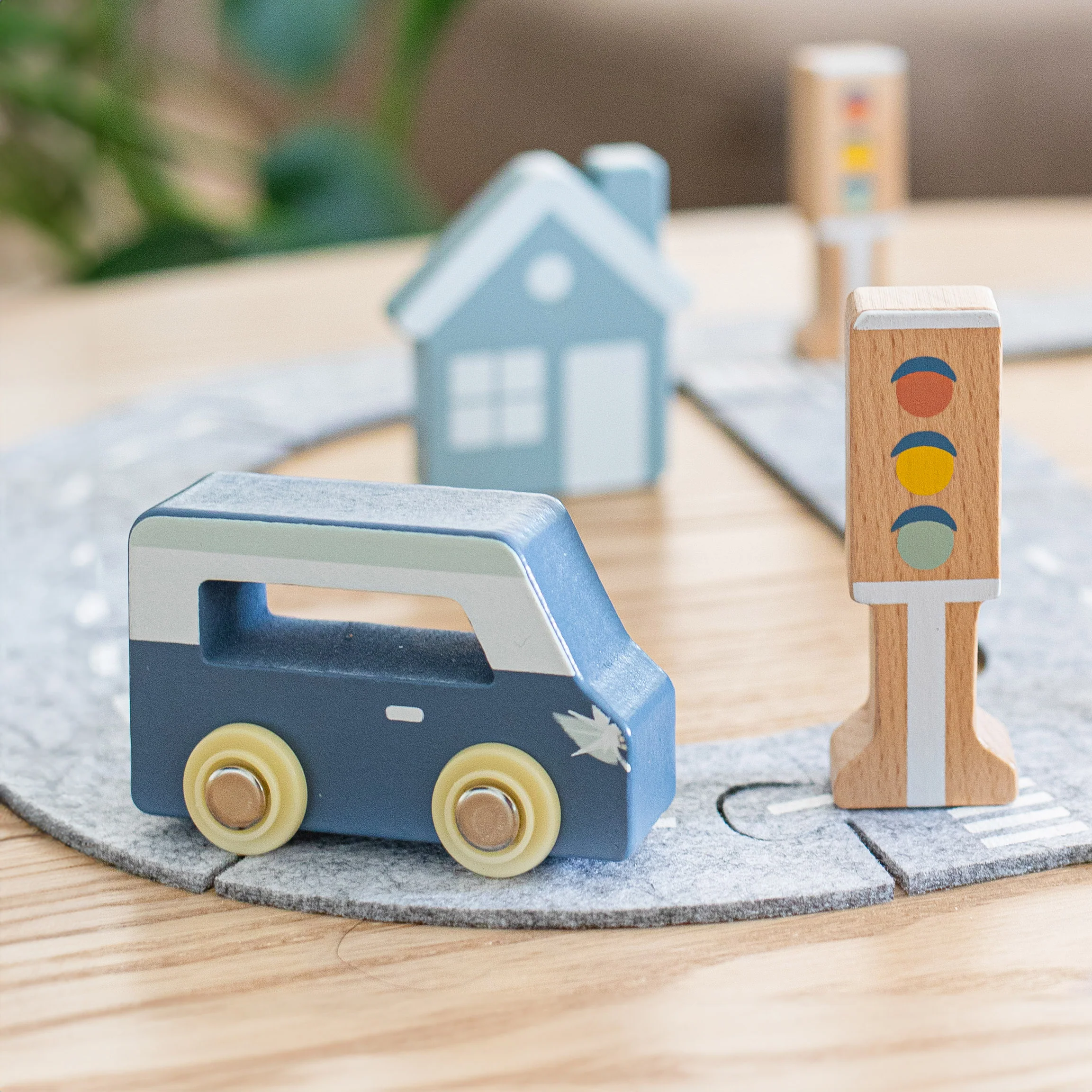 Car Track Puzzle - 2 Vehicles Included - Image 2
