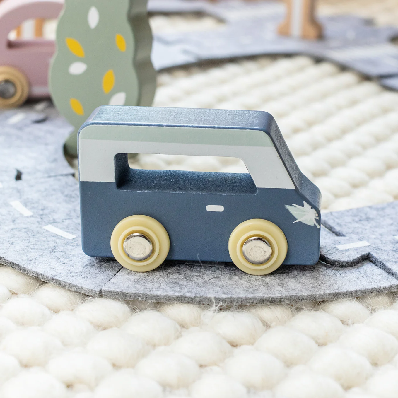 Car Track Puzzle - 2 Vehicles Included - Image 3