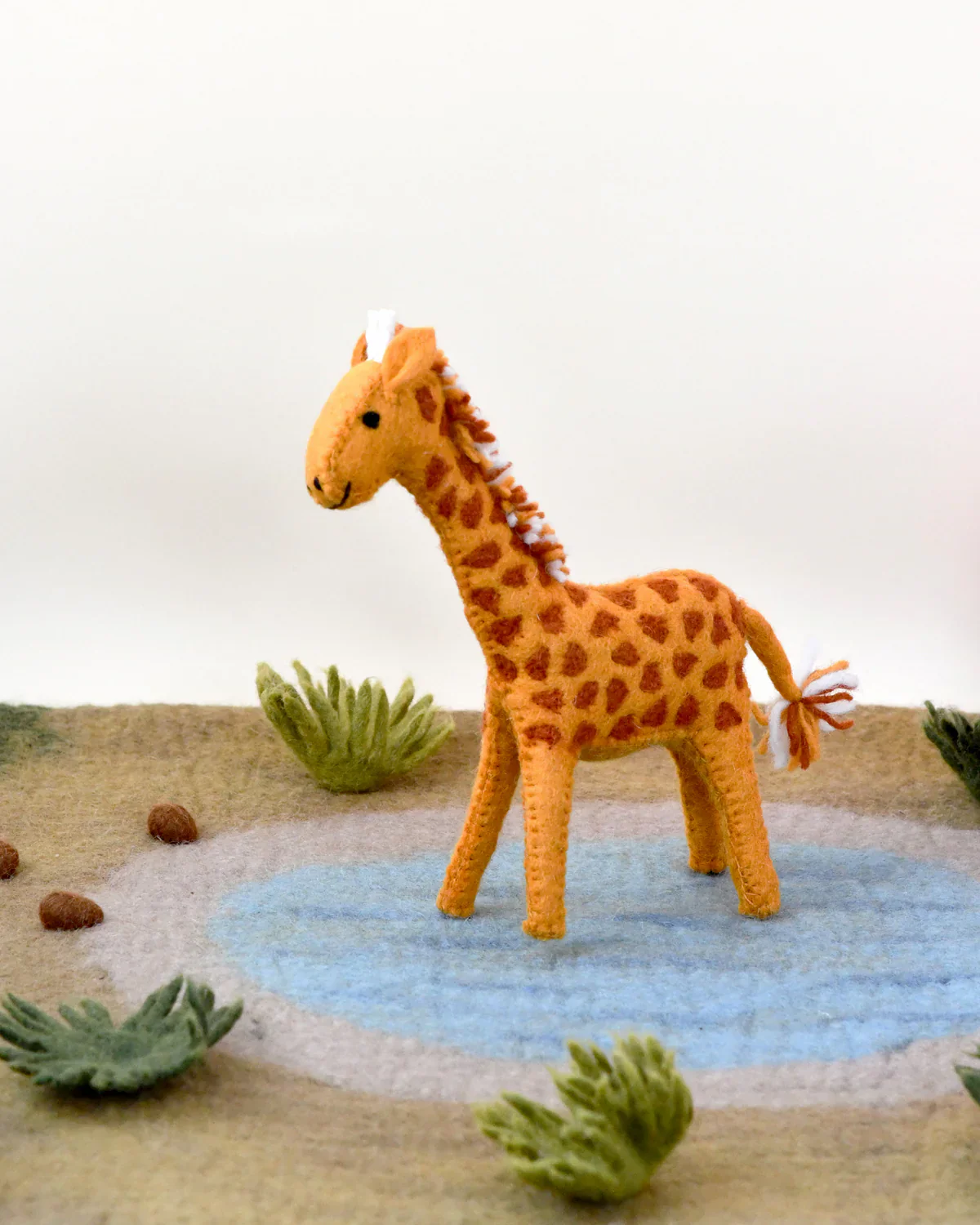 Felt Giraffe Soft Toy for Safari Play - Image 2