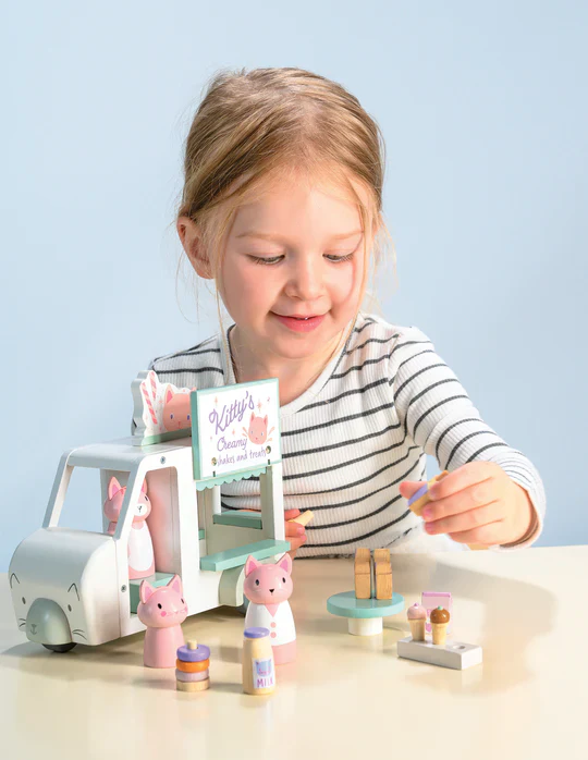 Kitty's Milkshake Van - Image 3