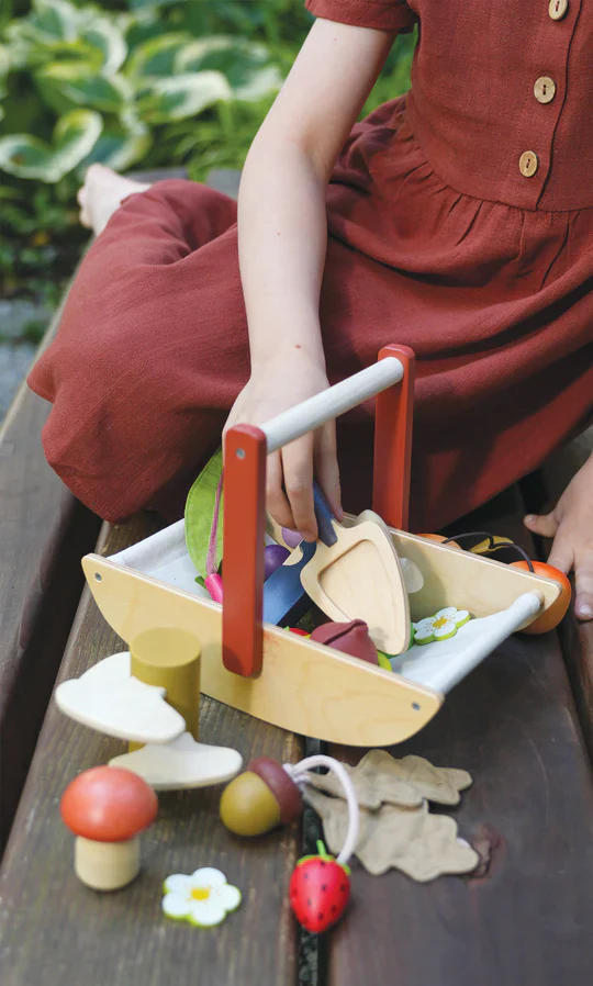 Wild Wood Foraging Trug - Image 4